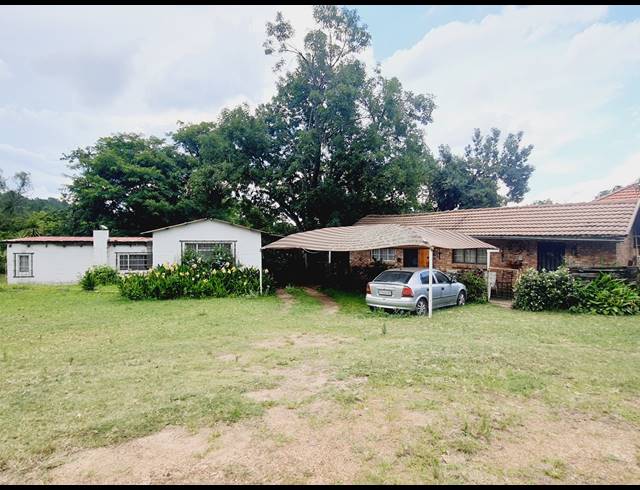 3 BEDROOM EQUESTRIAN PROPERTY FOR SALE IN BLUE HILLS
